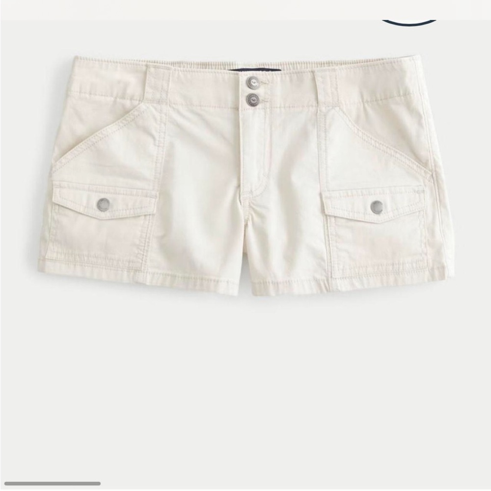 Hollister low rise cargo shorts in tan/cream